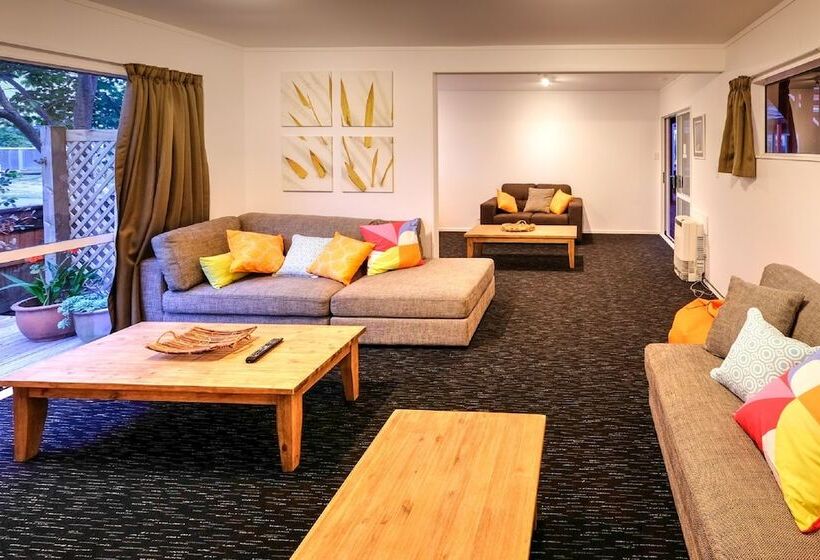 Номер Стандарт, Haka House Taupo