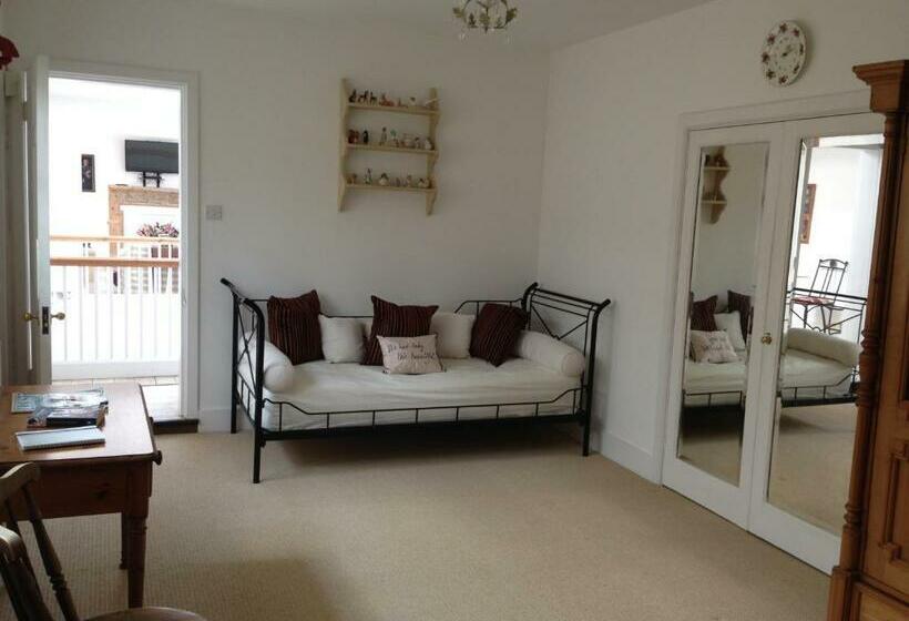 1 Bedroom Penthouse Apartment, Prince Hill House