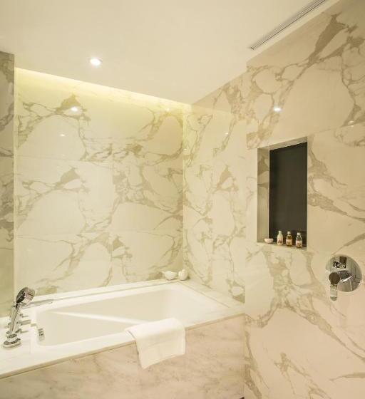 Президентский Люкс, Ln Hotel Five