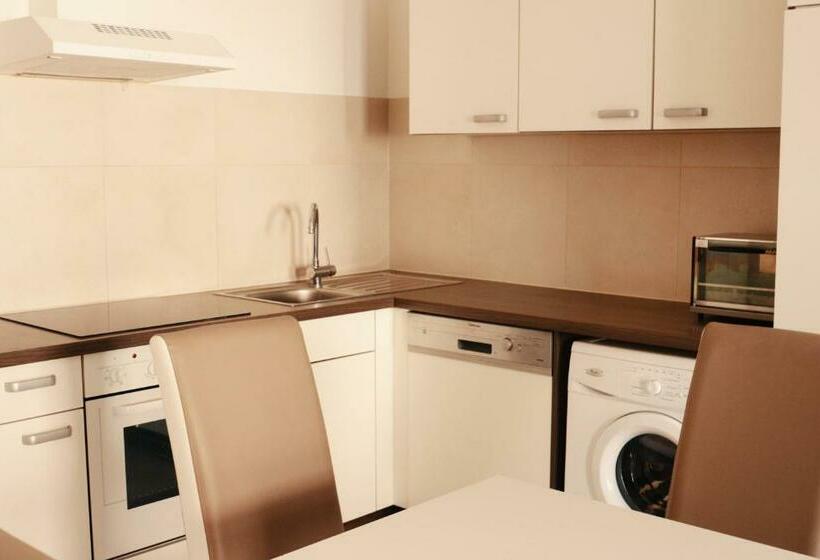 バルコニー付き１ベッドルームアパートメント, Vienna Airport Residences