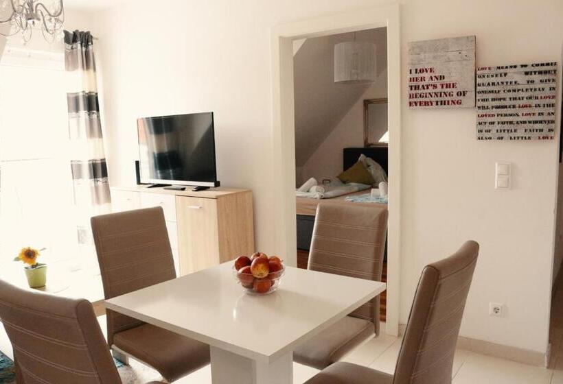 バルコニー付き１ベッドルームアパートメント, Vienna Airport Residences