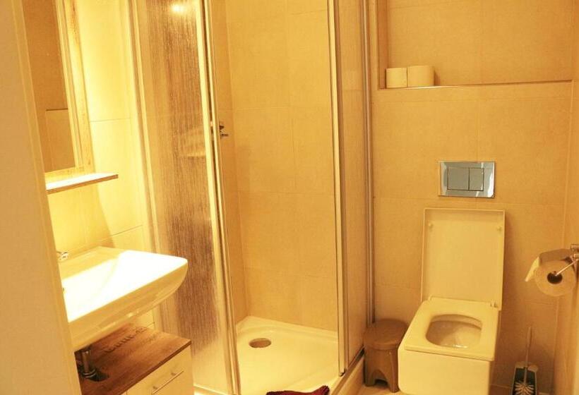 バルコニー付き１ベッドルームアパートメント, Vienna Airport Residences