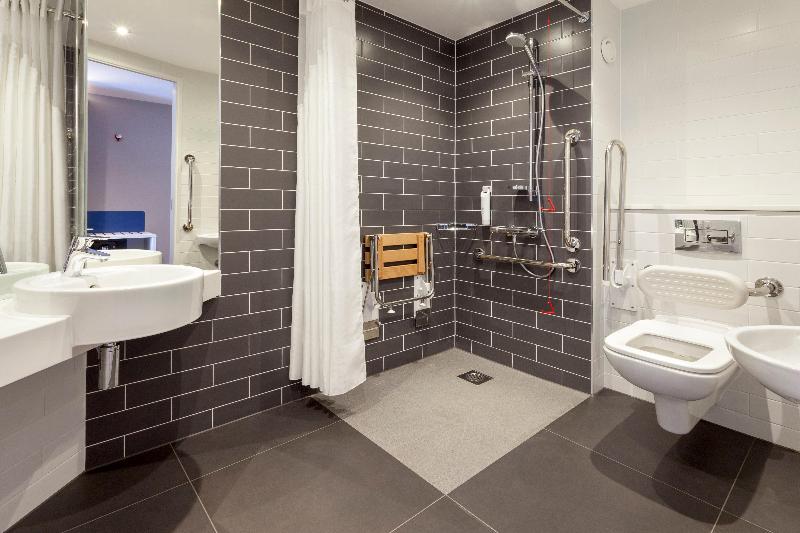 Номер Стандарт Адаптированный для Инвалидов, Holiday Inn Express St. Albans   M25, Jct.22