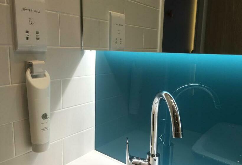 Номер Стандарт, Holiday Inn Express St. Albans   M25, Jct.22