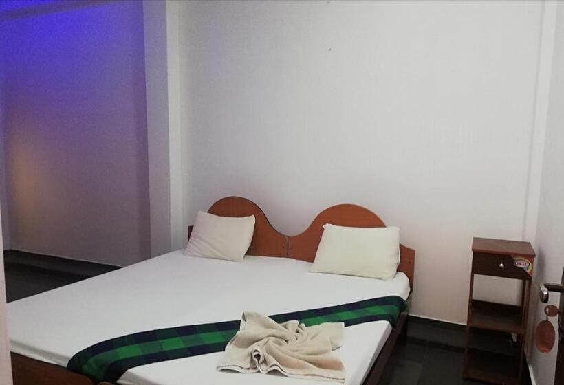 经济房, Sunshine Hotel & Hall