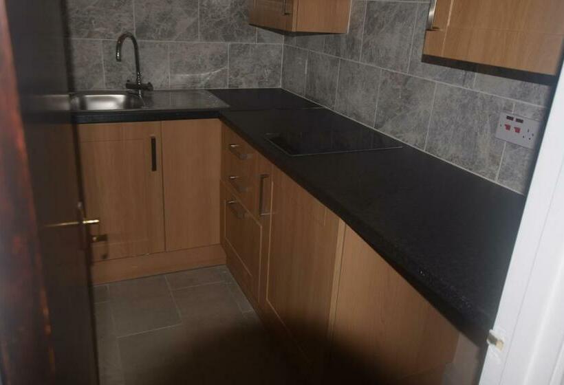 Номер Стандарт, Woodlands Lodge Ilford
