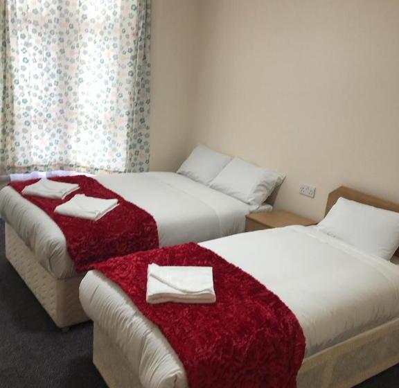 Четырехместный Номер Стандарт, Woodlands Lodge Ilford