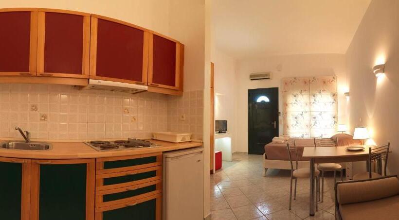 إستوديو قياسى, Epavlis Beach Resort