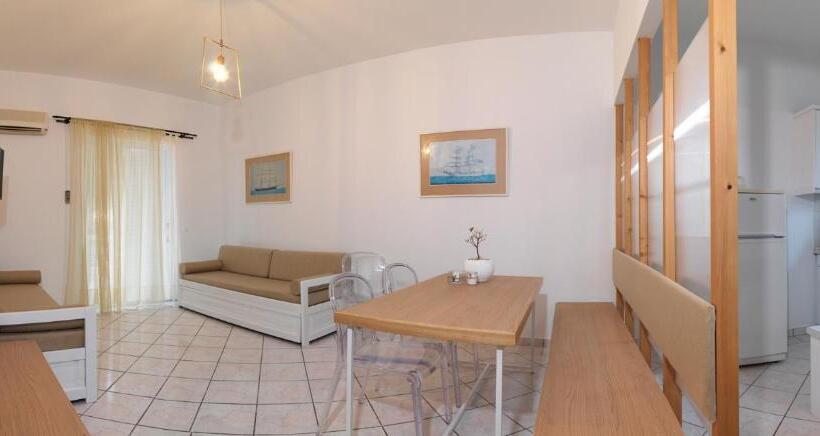 جناح مطلّ علي البحر, Epavlis Beach Resort