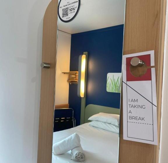 스탠다드 룸 더블 침대, Ibis Budget Belfast City Centre