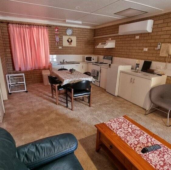 Люкс Семейный 2 Спальни, Lone Pine Motel