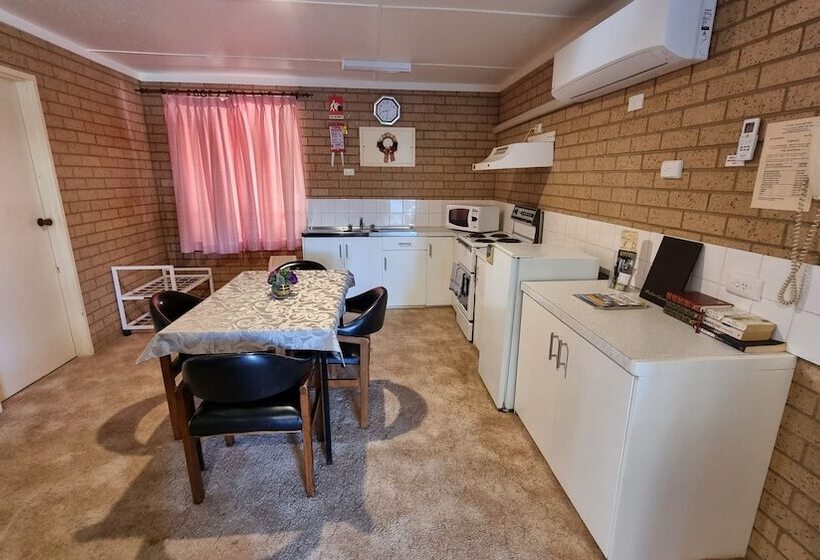 Family Suite, Lone Pine Motel