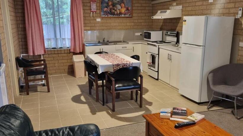 Люкс Семейный 2 Спальни, Lone Pine Motel