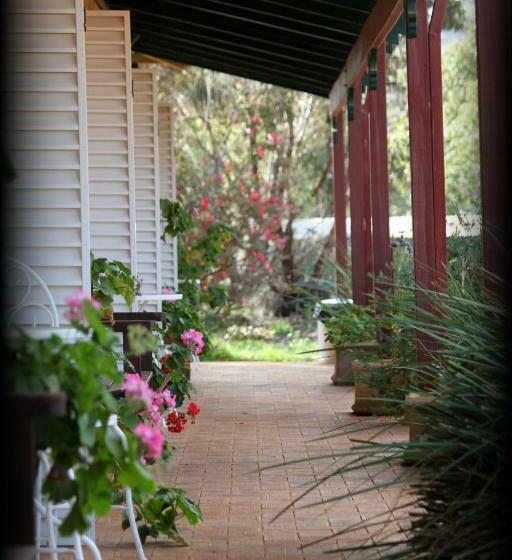 Люкс Повышенной Комфортности, York S Boutique Motel