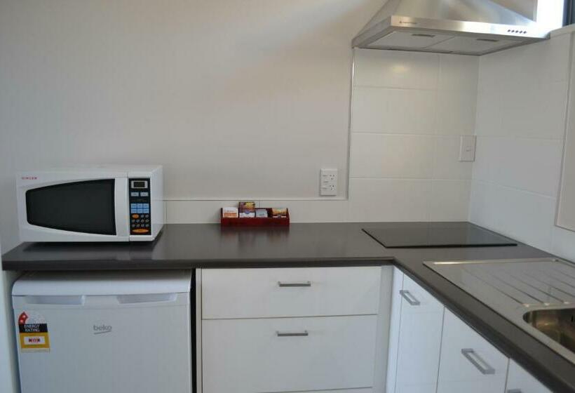 Студия Стандарт, 319 Addington Motel