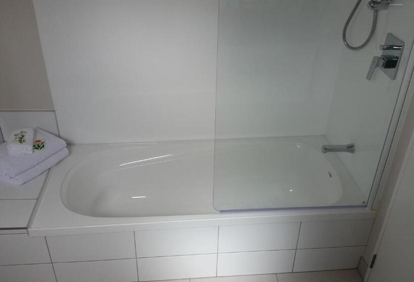 Студия Стандарт, 319 Addington Motel