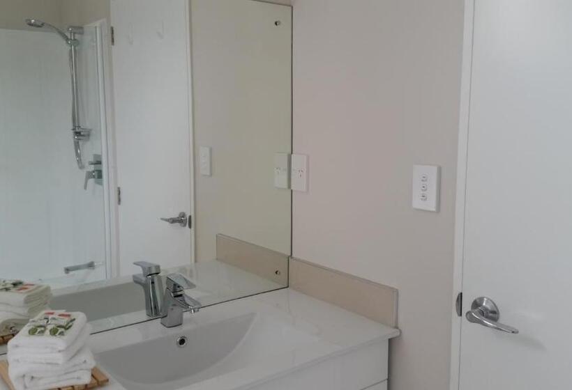 Студия Стандарт, 319 Addington Motel