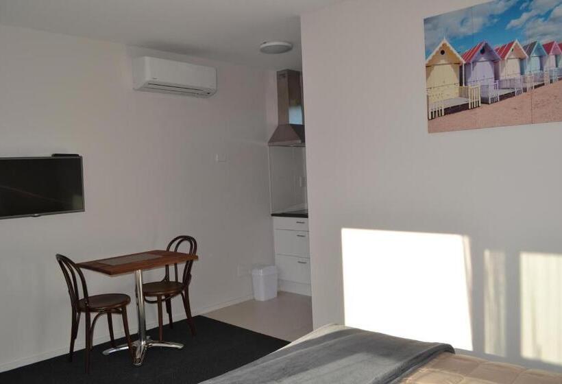 Студия Стандарт, 319 Addington Motel