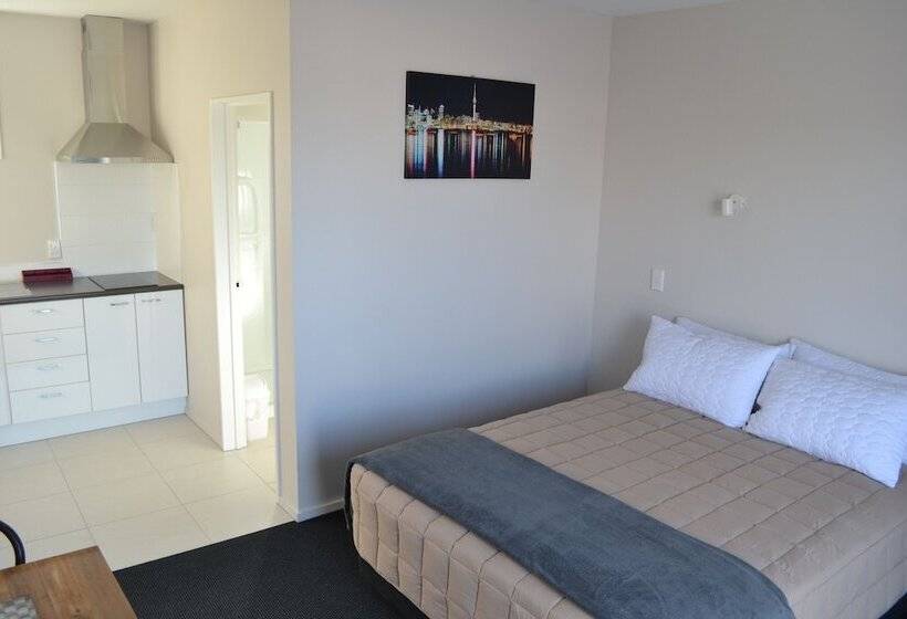 Студия Стандарт Двуспальная Кровать, 319 Addington Motel