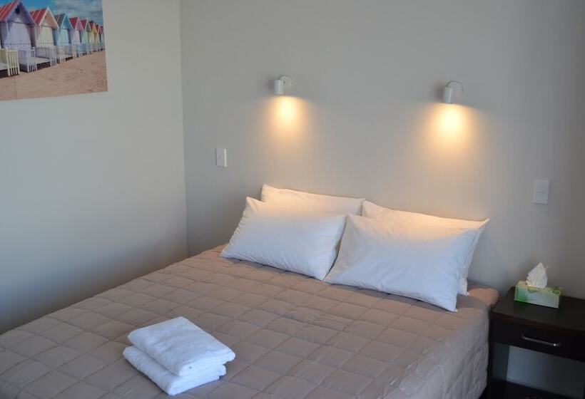 Студия Стандарт Двуспальная Кровать, 319 Addington Motel