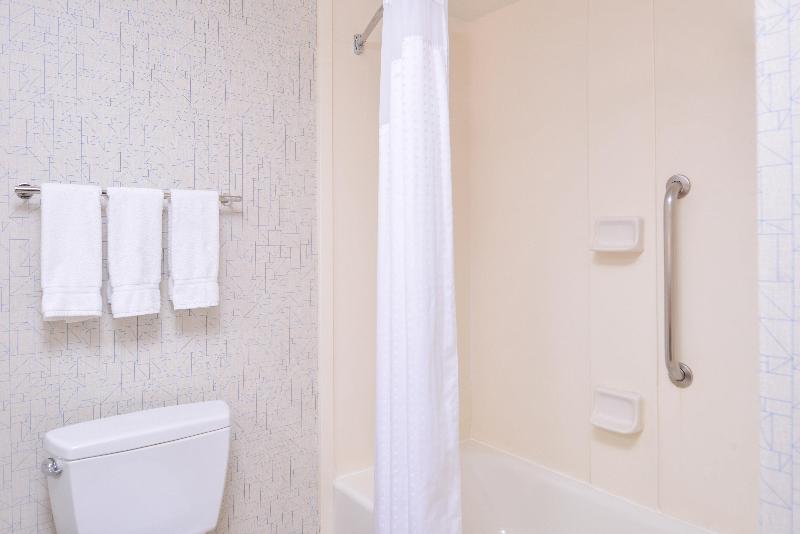 Номер Стандарт Трехместный, Ibis Budget Tarbes