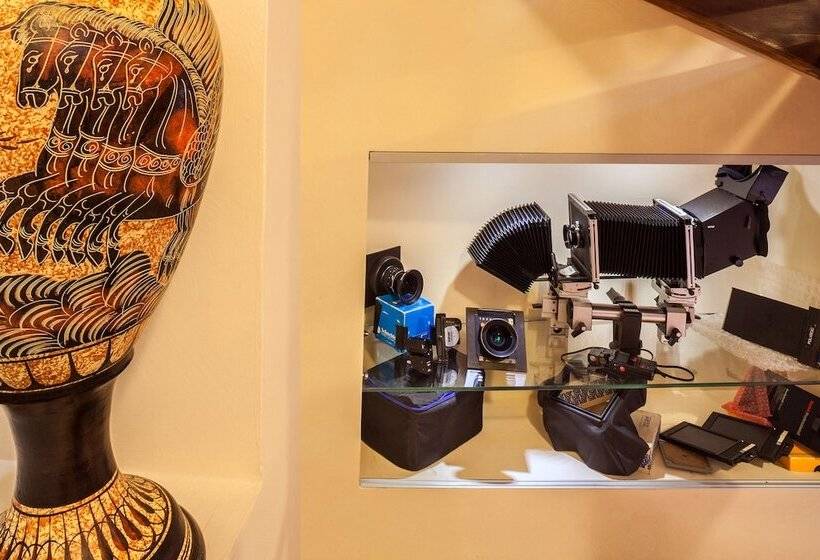 마스터 스위트, In Camera Art Boutique