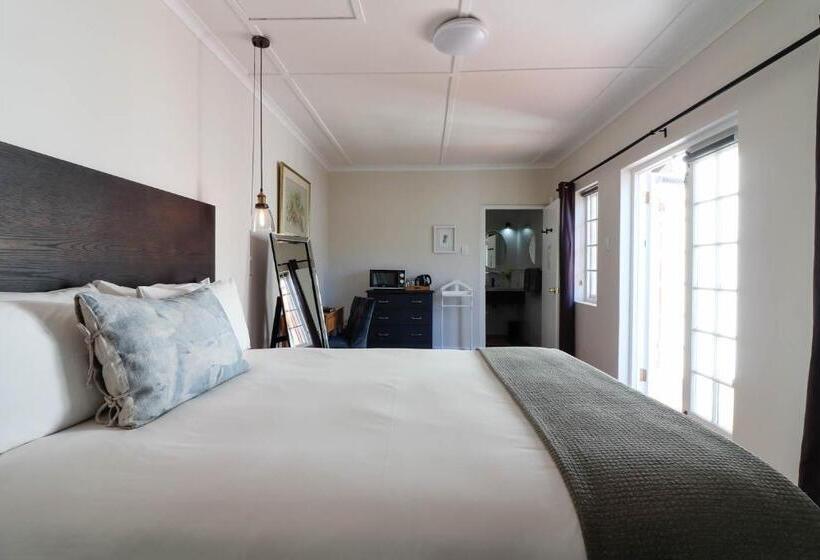 Номер Стандарт, Whispering Oaks Guest House