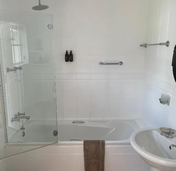 Номер Стандарт, Whispering Oaks Guest House