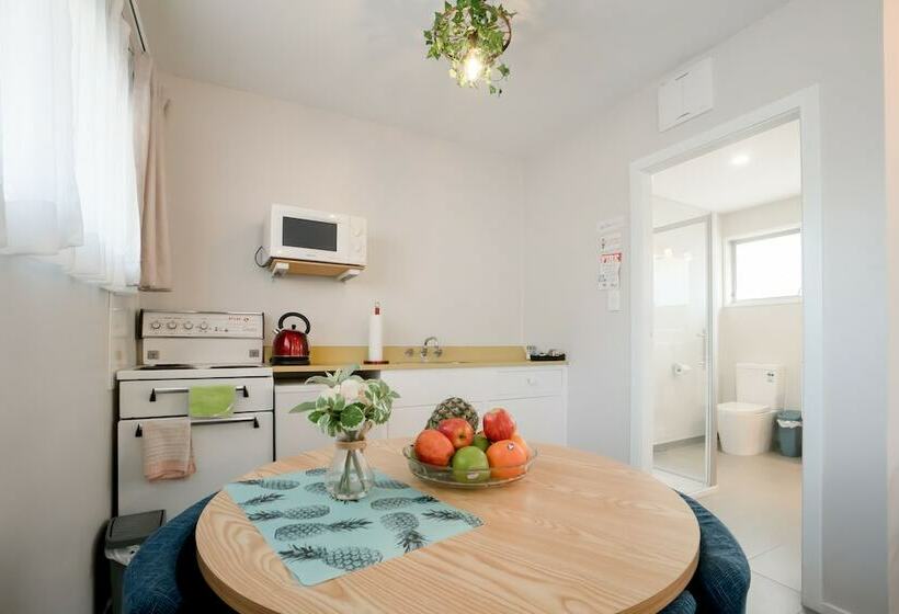 Студия Стандарт, Coachman Motel