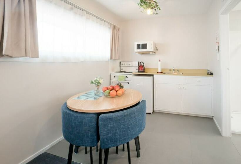 Студия Стандарт, Coachman Motel
