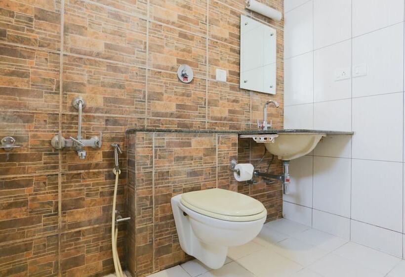 Номер Deluxe, Treebo Trip Cynosure Suites