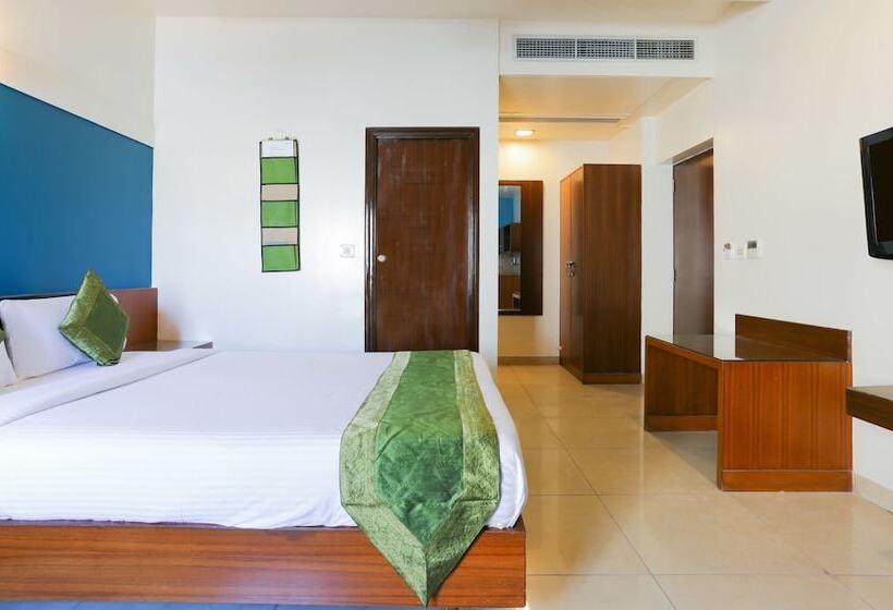 Номер Deluxe, Treebo Trip Cynosure Suites