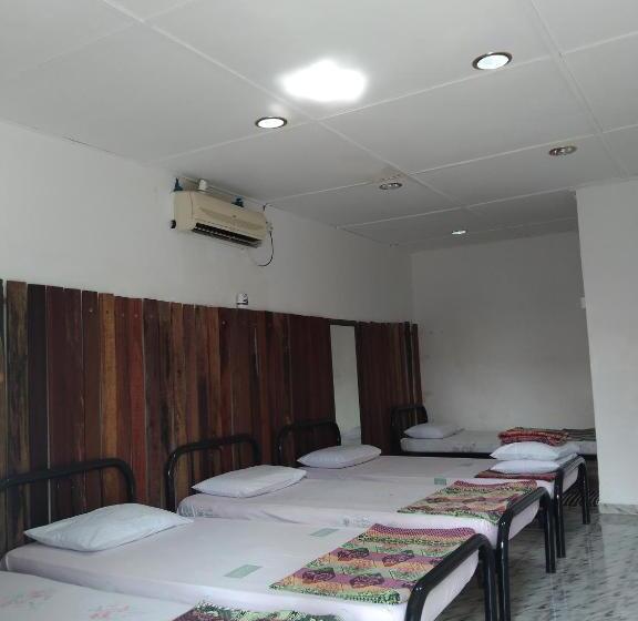Семейный Номер, Nazri Nipah Camp