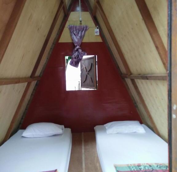 Номер Economy, Nazri Nipah Camp