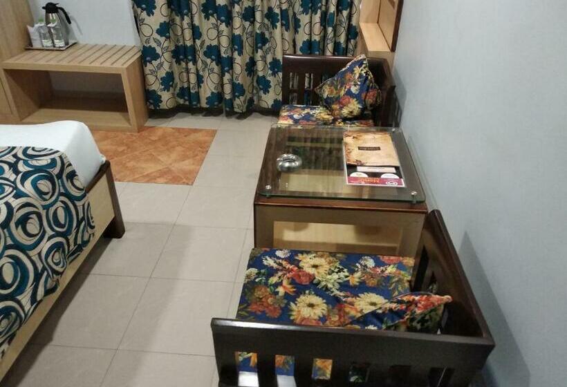 Quarto Deluxe, Pushpak