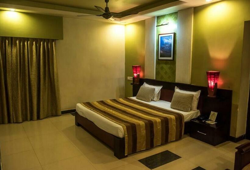 Quarto Deluxe, Pushpak