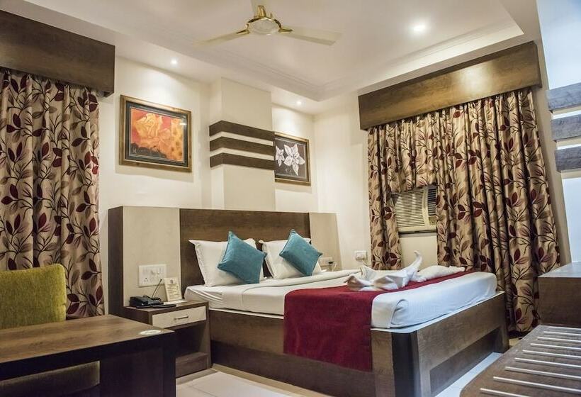 Quarto Deluxe, Pushpak