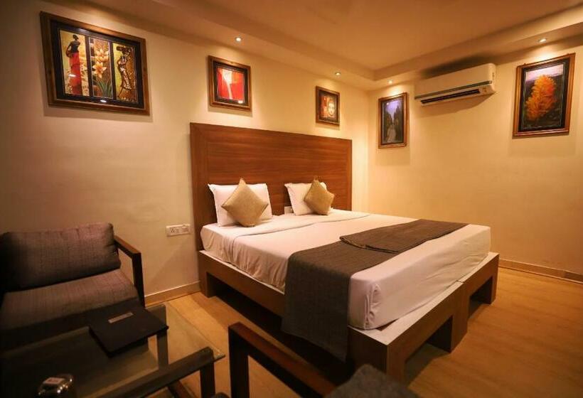 Quarto Executivo, Pushpak
