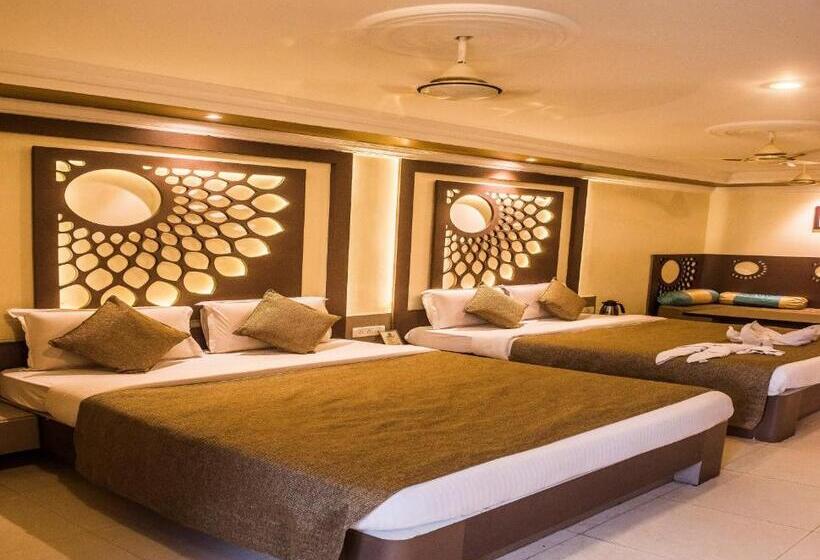 Quarto Familiar, Pushpak