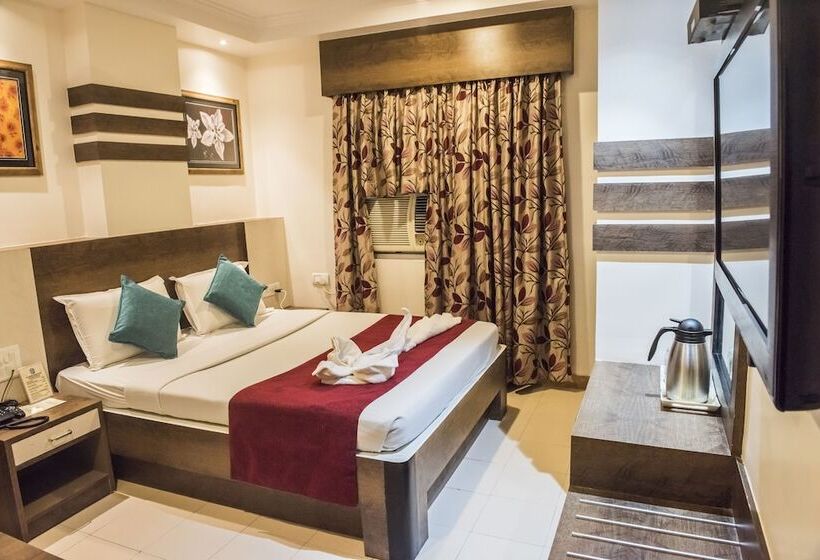 Quarto Deluxe, Pushpak
