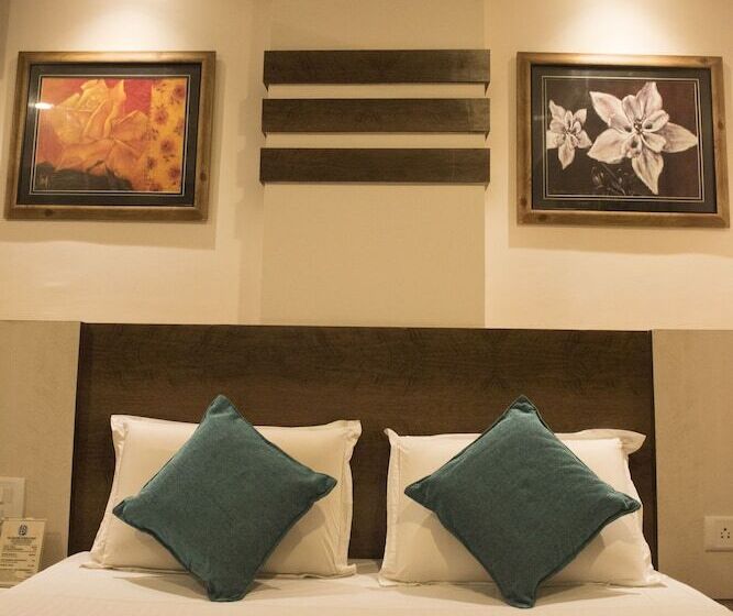 Quarto Deluxe, Pushpak