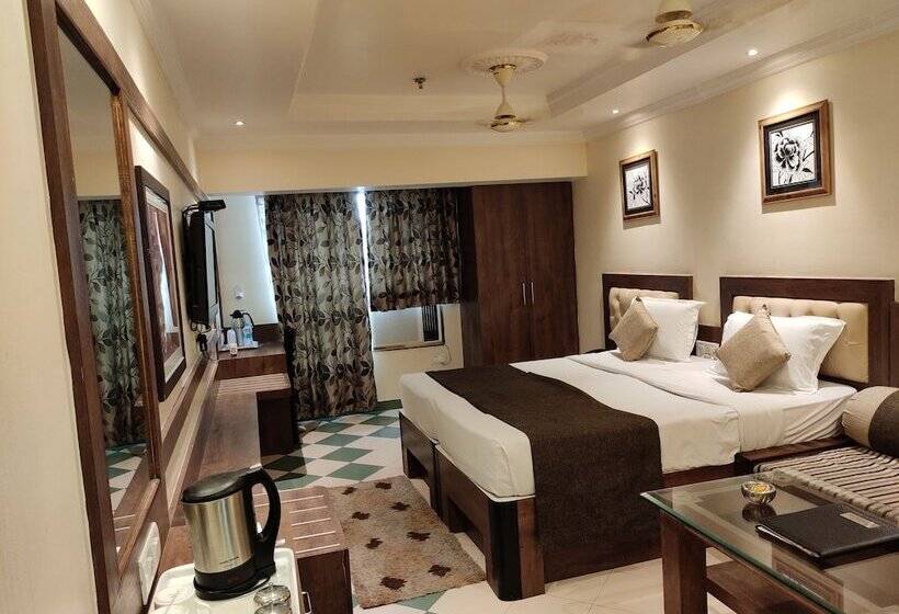Quarto Executivo, Pushpak