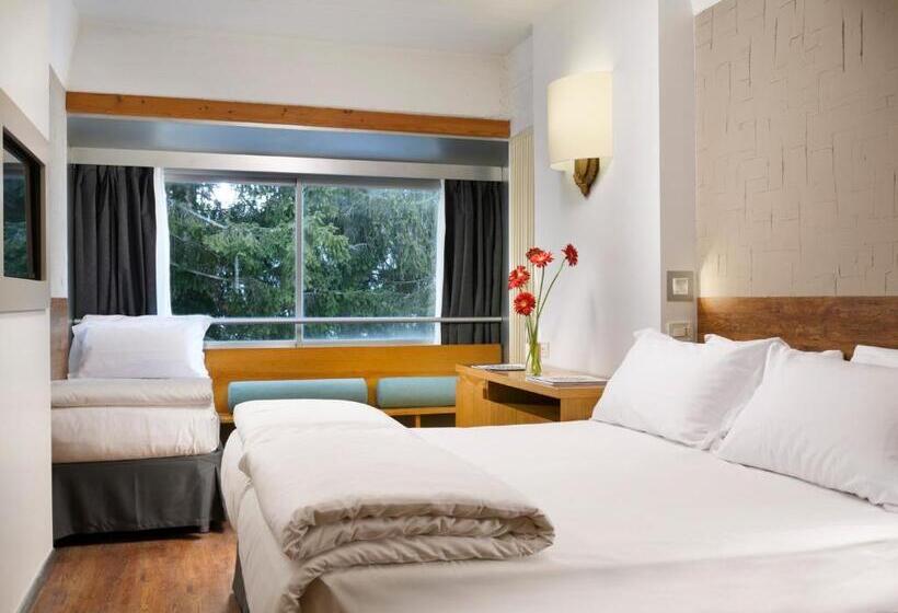 Quarto Triplo Estandar, Th Marilleva
