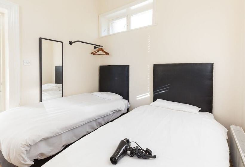 Апартаменты 3 Спальни, The Apartment Company