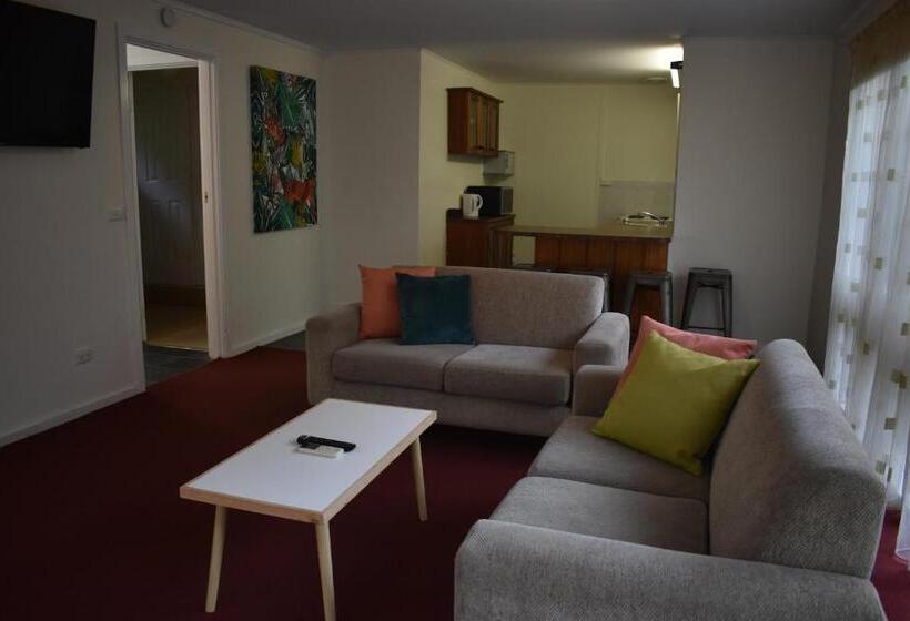 Семейный Номер, Sanctuary House Resort Motel