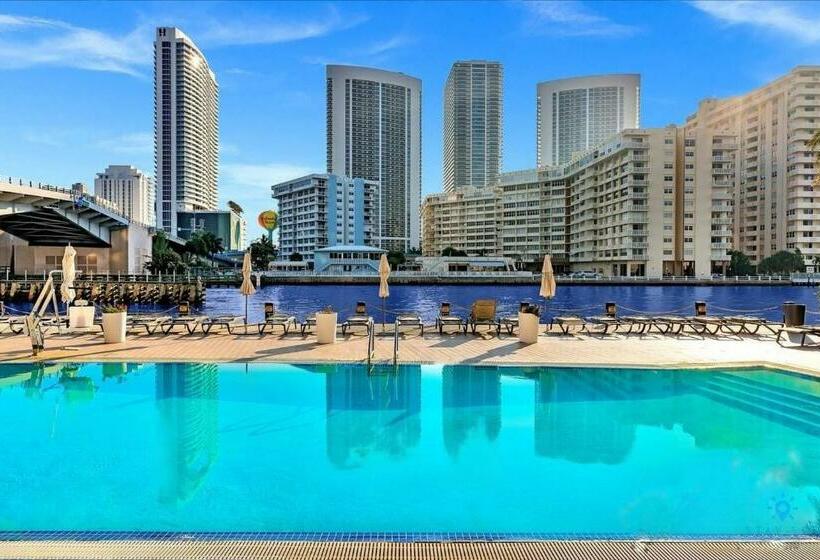 1间卧室的房子, Spectacular View With Balcony, Pool, Near Beach