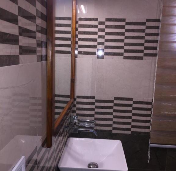 Quarto Estandar, Saffron Lake Yala