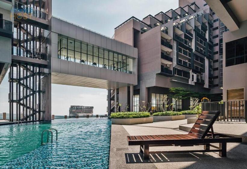 استودیو استاندارد با چشم‌انداز استخر, Imperio Residence By Perfect Host