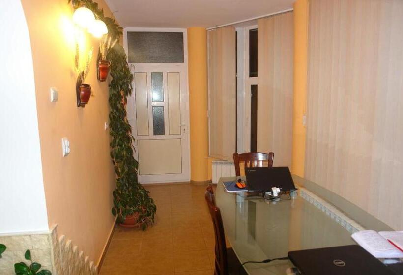 اتاق استاندارد با سرویس بهداشتی مشترک, Vila   Creta