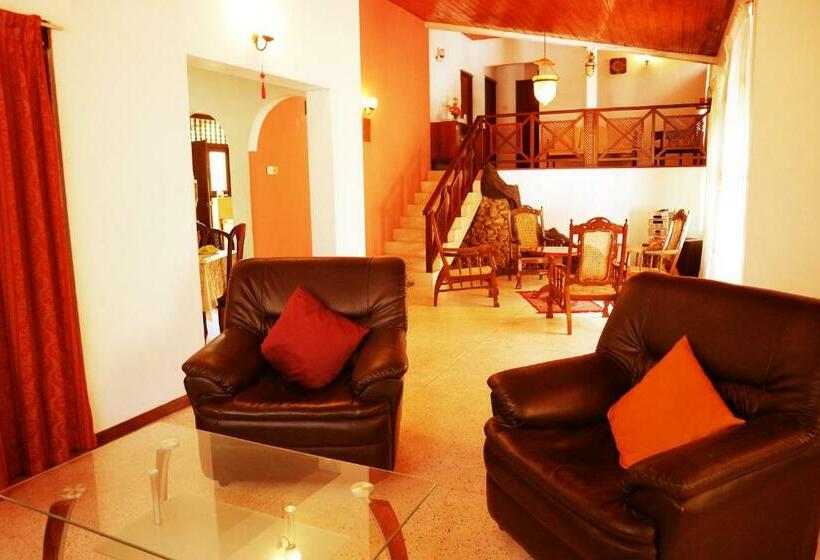 Quarto Triplo Estandar com Sacada, Galle Rest Home